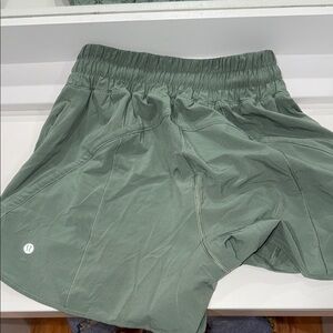 Lululemon track that short 5”